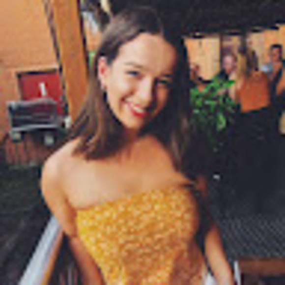 Meet your Posher, Hayley - Picture 1 of 1